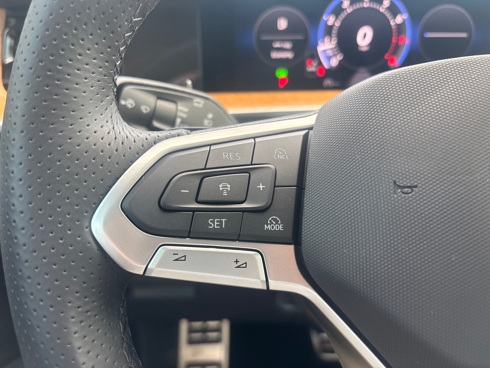 2026 Volkswagen Tiguan SEL R-Line Turbo