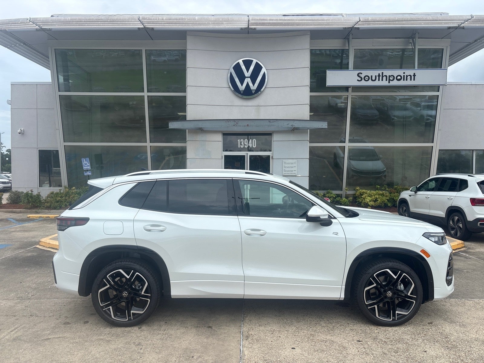 2026 Volkswagen Tiguan SEL R-Line Turbo