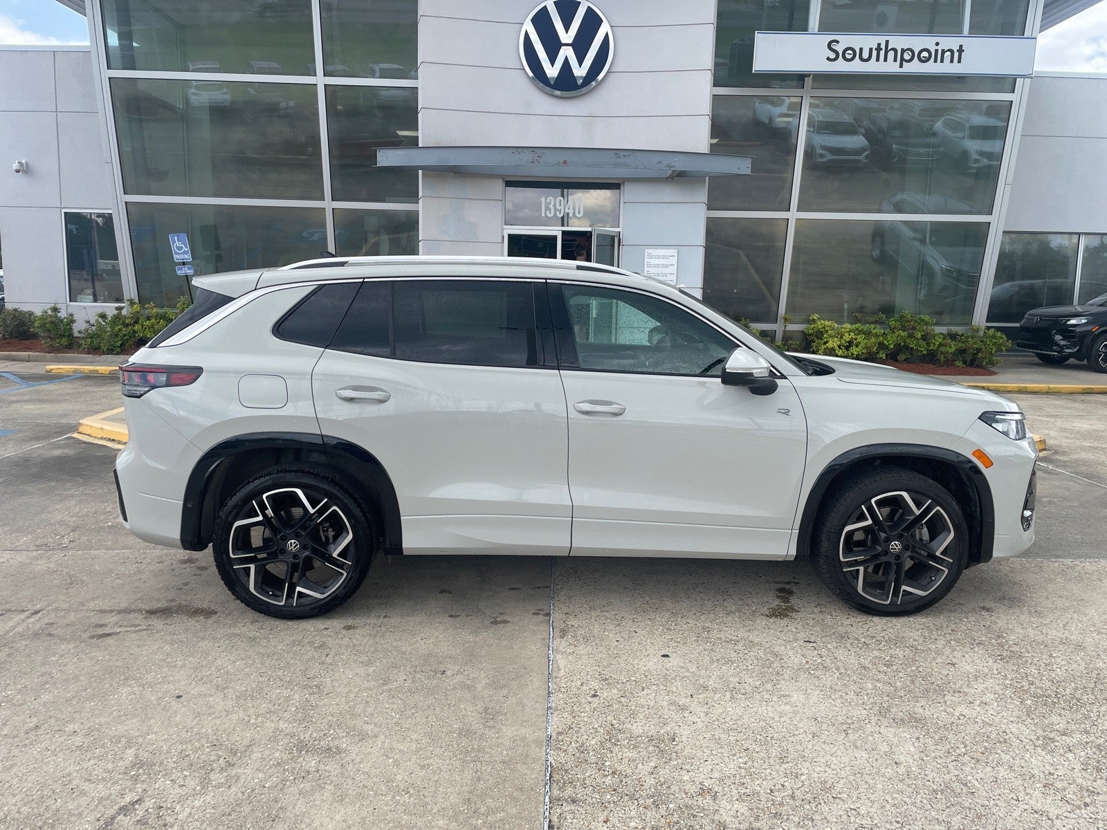 2026 Volkswagen Tiguan SEL R-Line Turbo