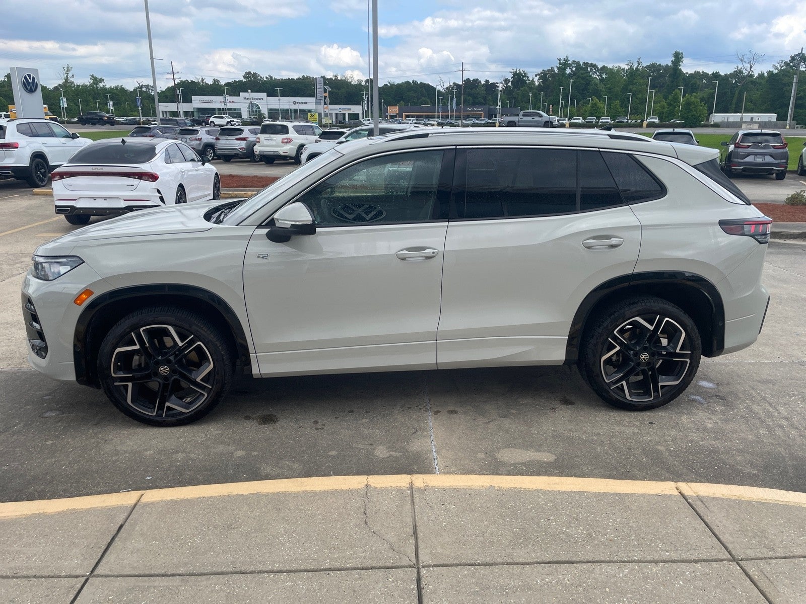 2026 Volkswagen Tiguan SEL R-Line Turbo