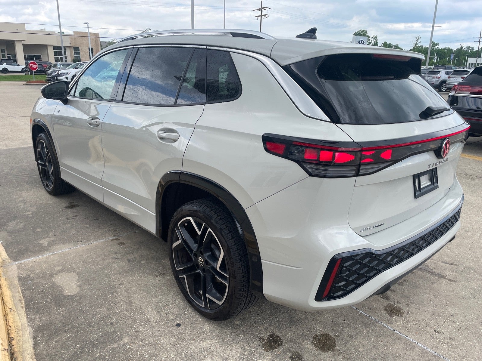 2026 Volkswagen Tiguan SEL R-Line Turbo