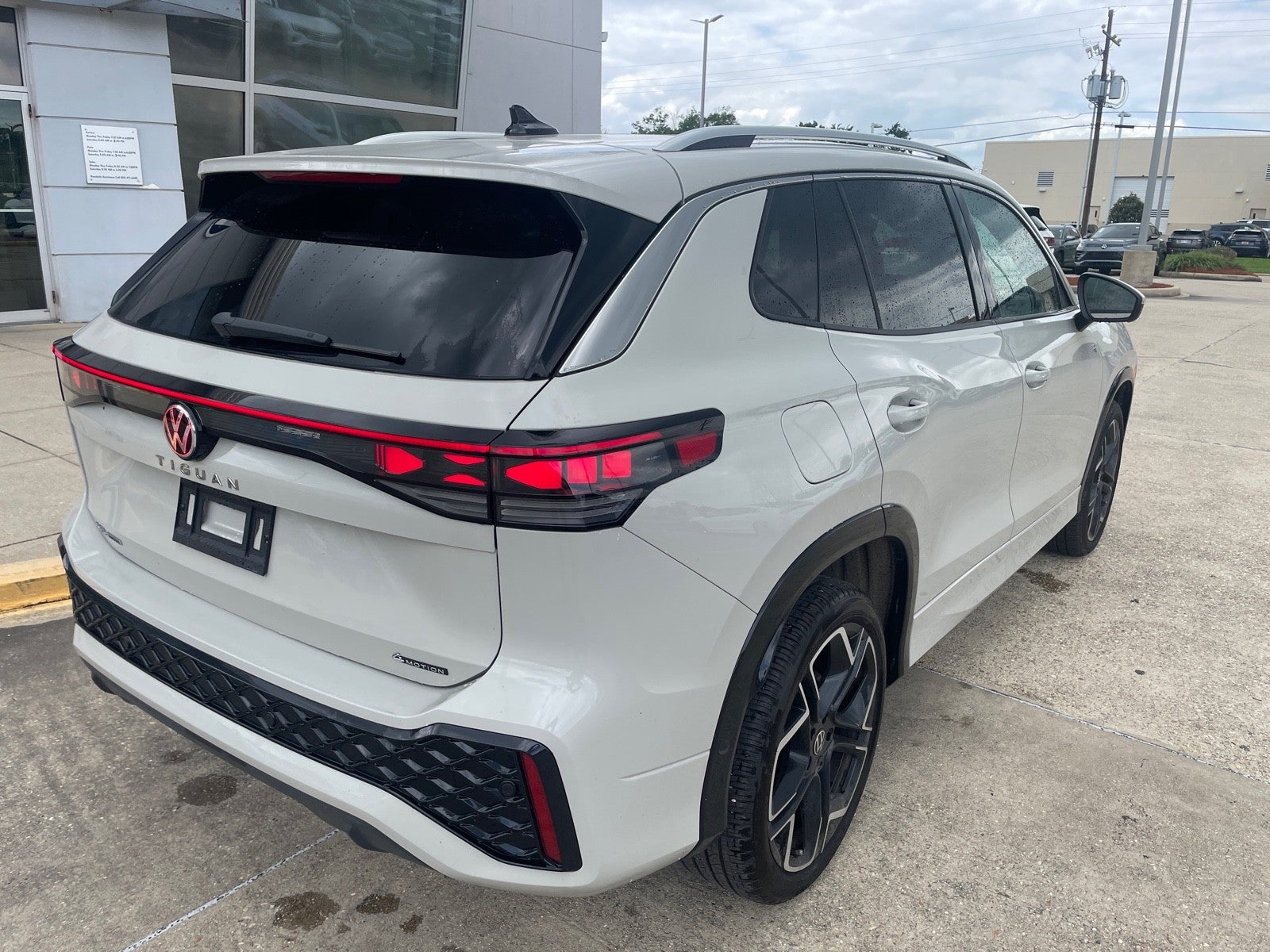 2026 Volkswagen Tiguan SEL R-Line Turbo