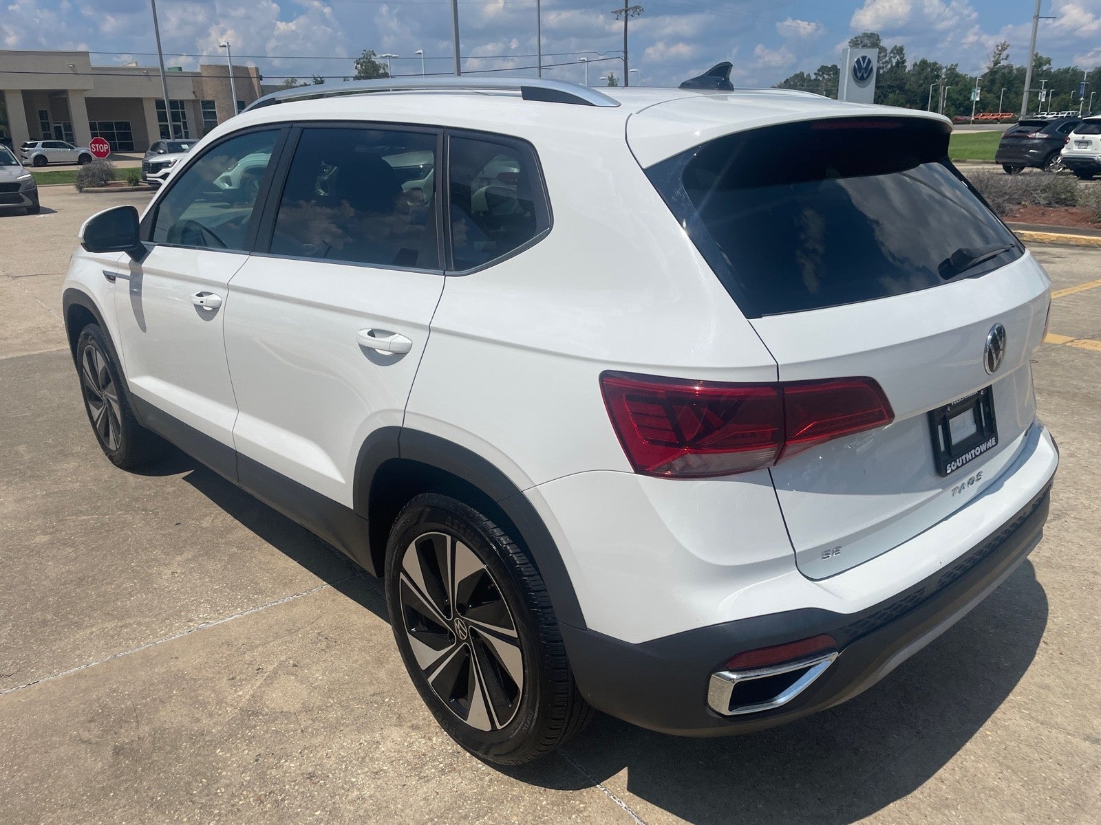 2023 Volkswagen Taos SE