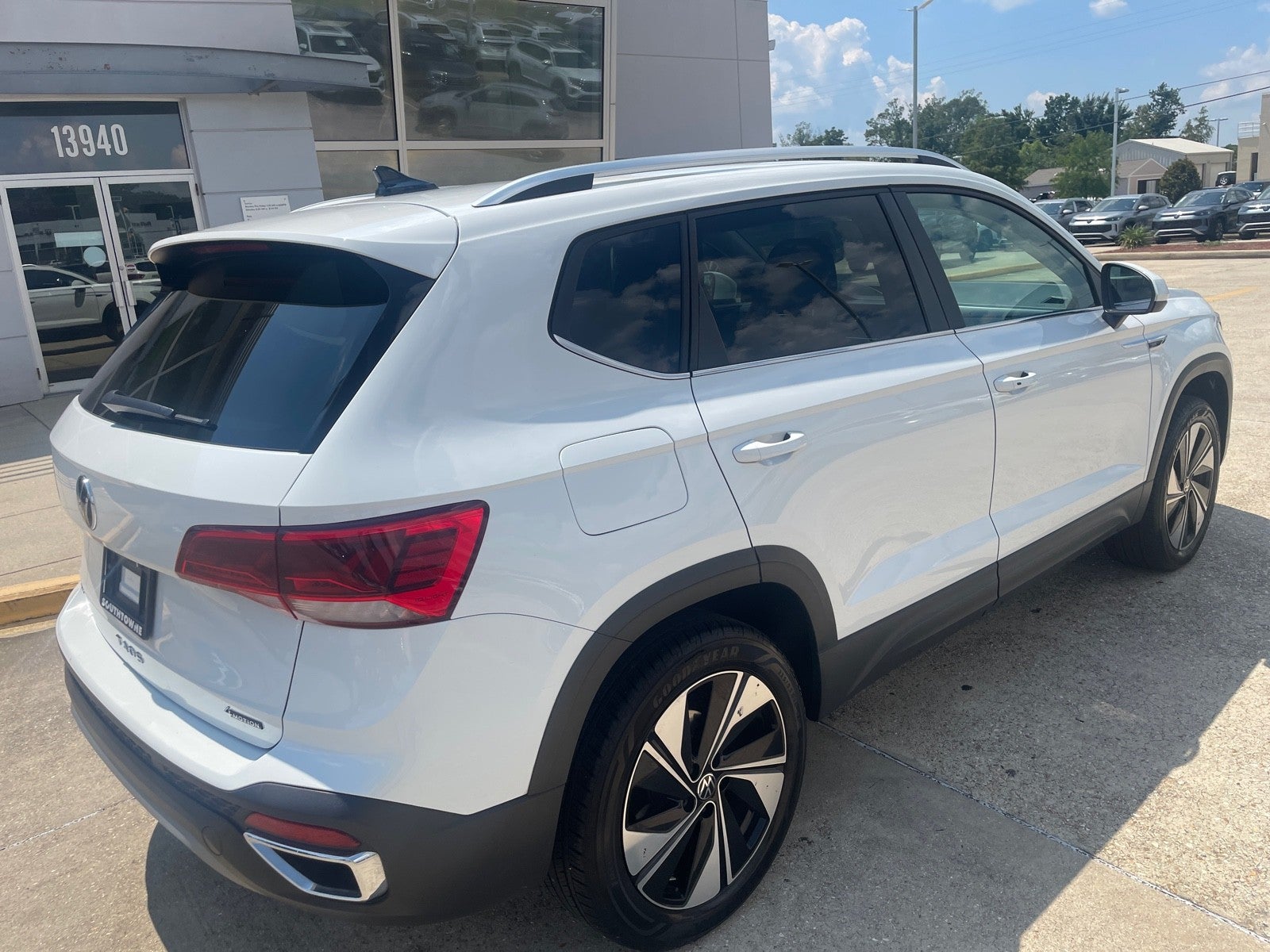 2023 Volkswagen Taos SE