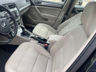 2016 Volkswagen Golf TSI SE