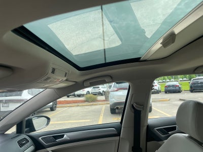 2016 Volkswagen Golf TSI SE