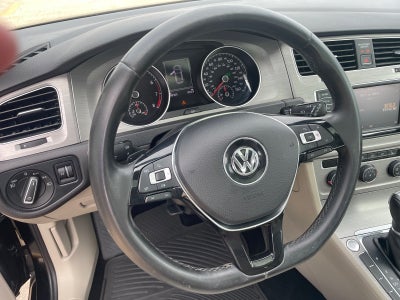 2016 Volkswagen Golf TSI SE