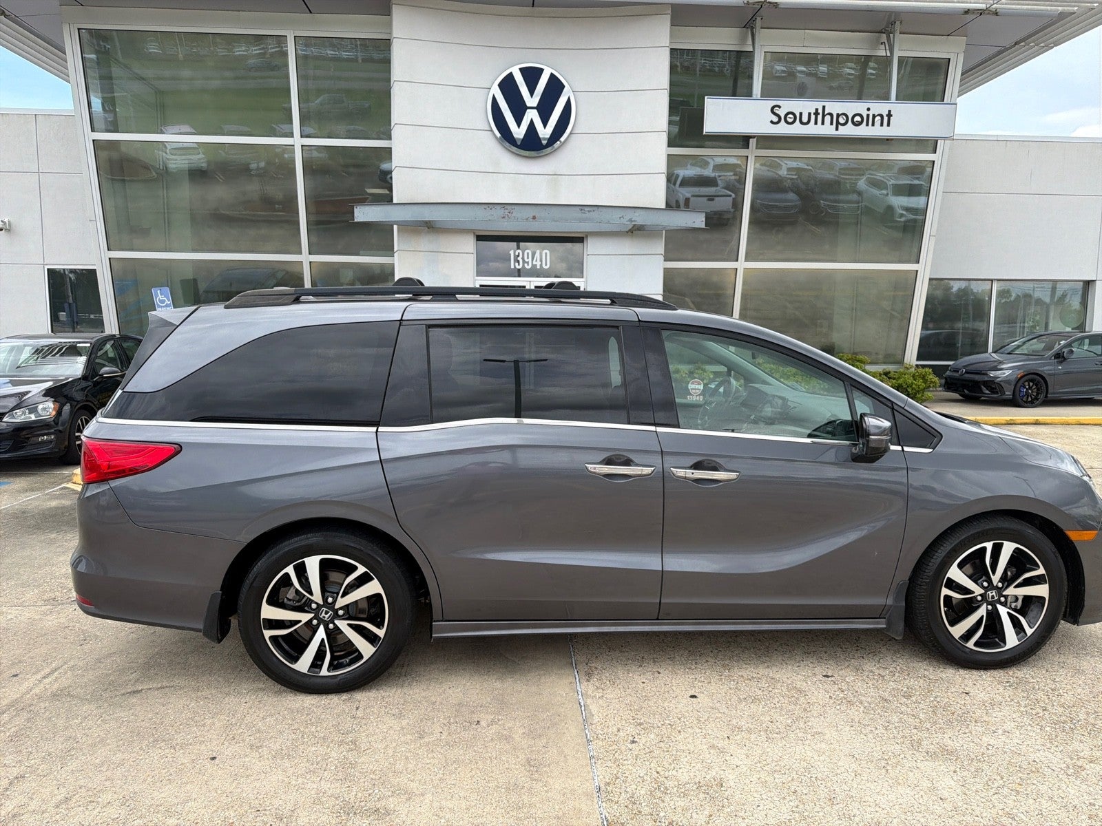 2019 Honda Odyssey Elite's photo