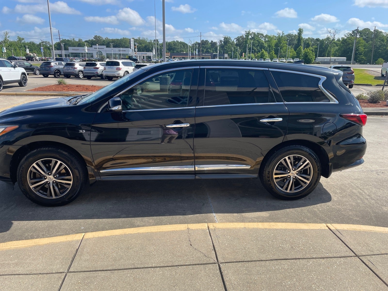 2016 INFINITI QX60 Base