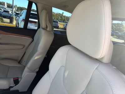 2022 Volvo XC90 Momentum