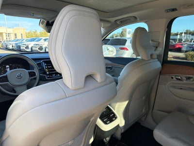 2022 Volvo XC90 Momentum