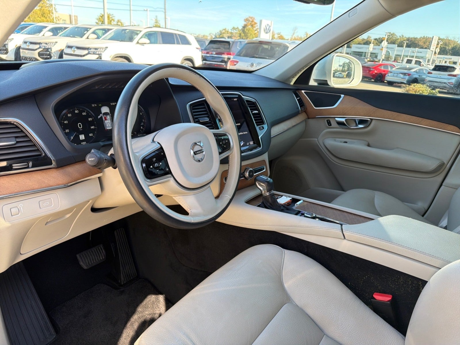 2022 Volvo XC90 Momentum