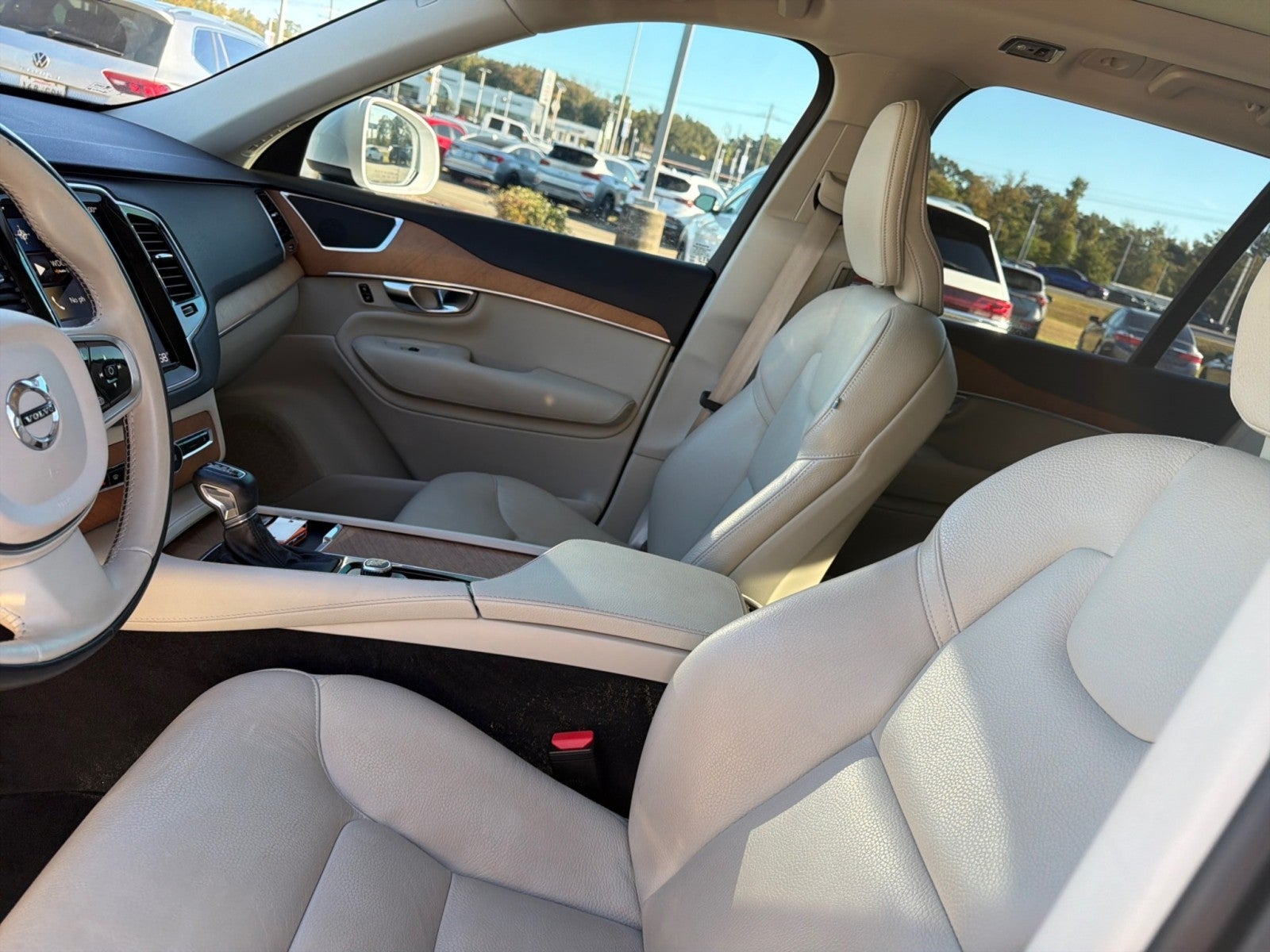 2022 Volvo XC90 Momentum