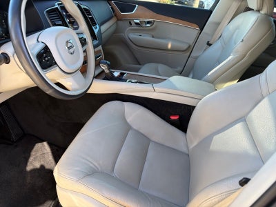 2022 Volvo XC90 Momentum