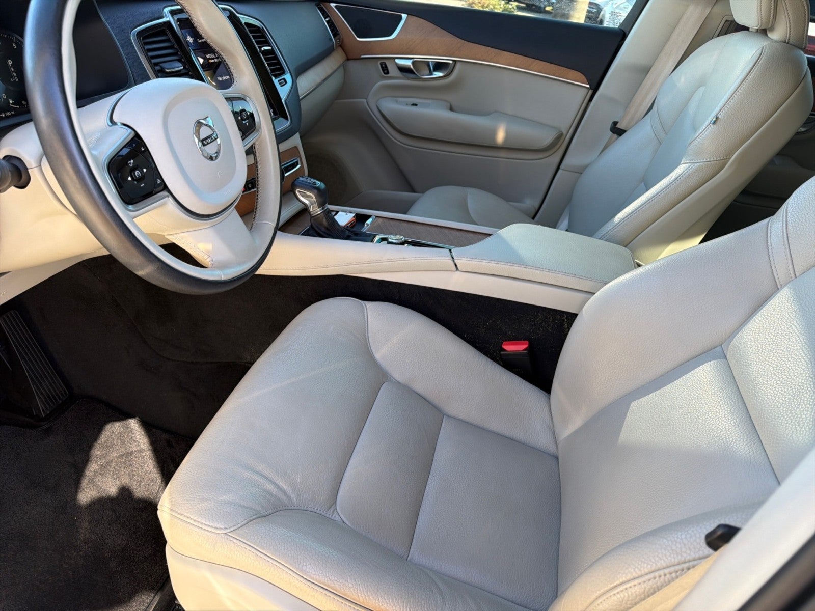 2022 Volvo XC90 Momentum
